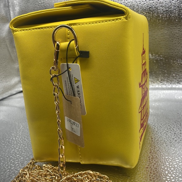 NWT Take Out Container Bag With Gold Chain - Picture 2 of 6